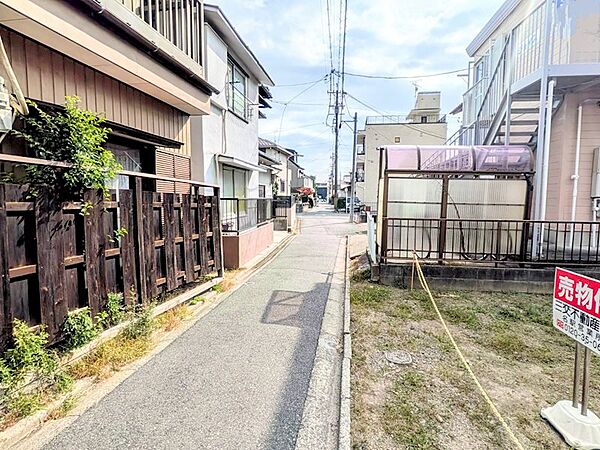 閑静な住宅街に位置するこの物件は、落ち着いた住環境をお求めの方におすすめです。現地にて周辺環境をご確認ください。