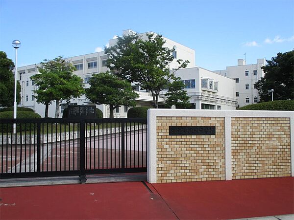 小牧市立桃陵中学校（431m）