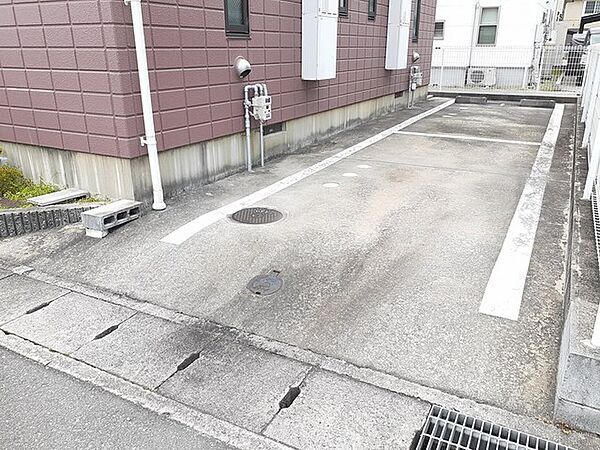 画像15:駐車場