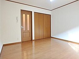 クレセント 203 2階1Kのリビング/ダイニング