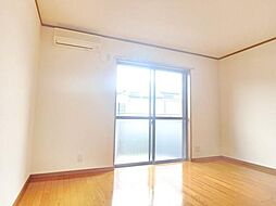 ブロードシャイン 203 2階1Kのリビング/ダイニング