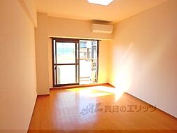 JR東海道・山陽本線 草津駅 徒歩10分の賃貸マンション 1階1Kのリビング/ダイニング