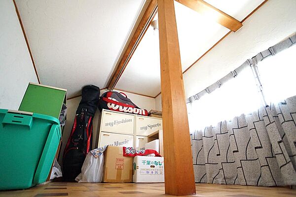 広々な小屋裏収納はたくさんの荷物が入ります