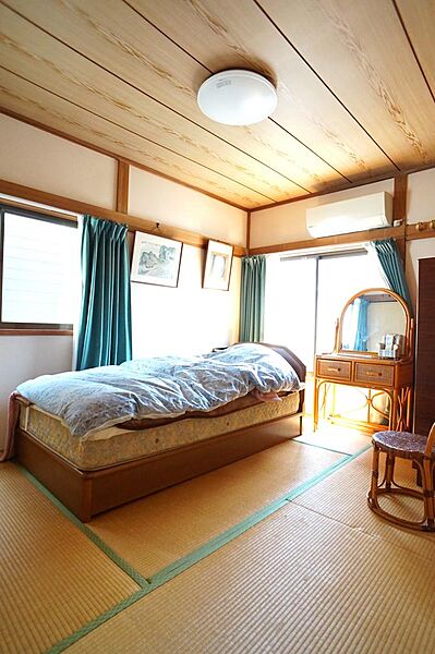 柔らか畳が敷かれた和室はゆっくりとくつろげます