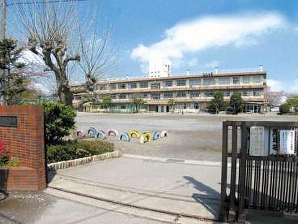 現地から1210m　現地から徒歩16分　市立国分小学校　千葉県市川市東国分2丁目4-1
