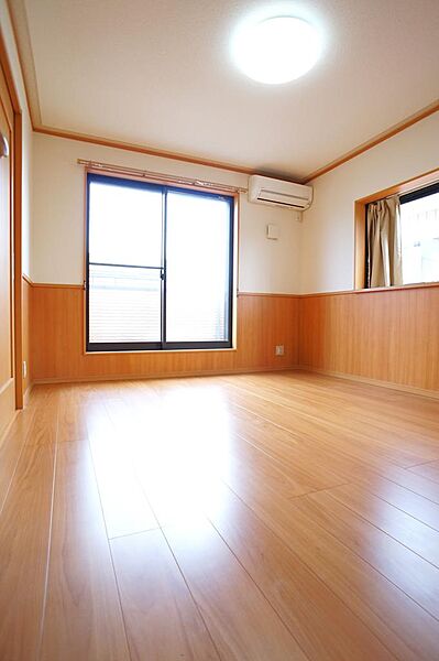 ２面採光で多くの陽光と気持ちの良い風が入ります