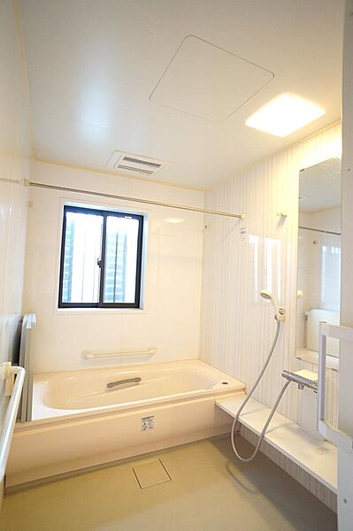 浴室乾燥・追炊き機能付きでいつでも快適な空間