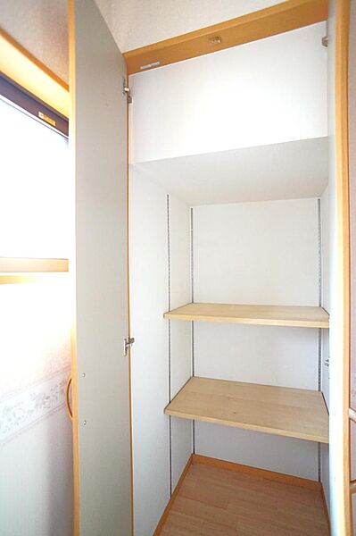 大容量の収納が可能な1階トイレ内収納