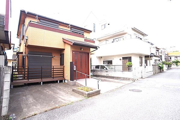 一戸建ての多いエリアで、静かな落ち着いた雰囲気