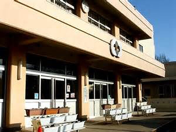 現地から810m、現地から徒歩11分　市立二和小学校　千葉県船橋市二和東1丁目9-11