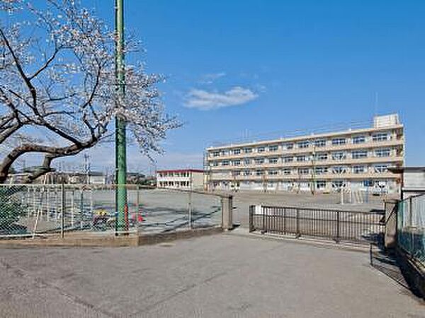 現地から750m、現地から徒歩9分　市立柏井小学校　千葉県市川市柏井町1丁目1149-1