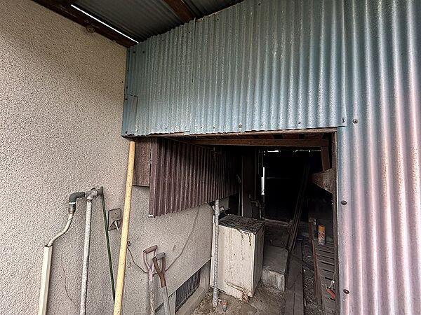 建物東側物置（増築部分）