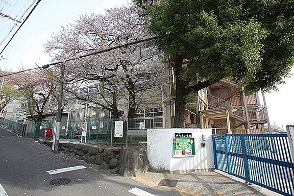 枚岡東小学校