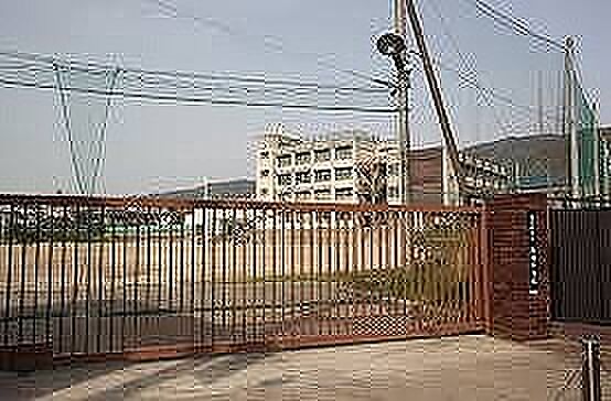 枚岡中学校