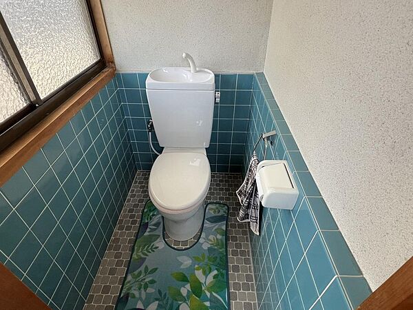 2階トイレ、2階にもトイレがあり便利です。
