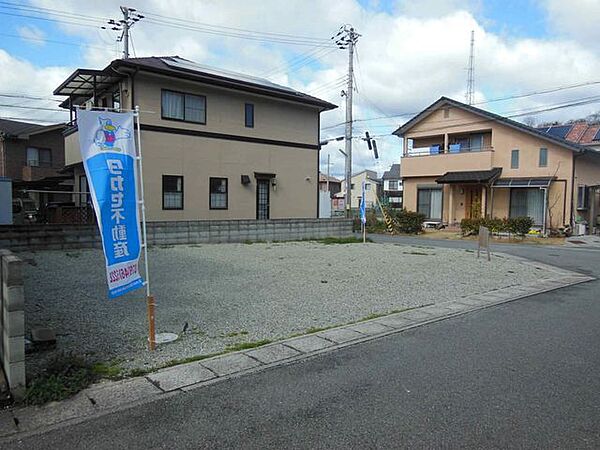 南東側から撮影した外観
