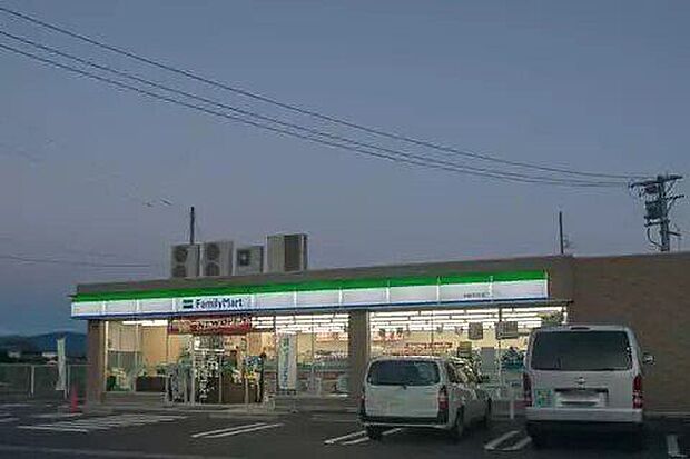 ファミリーマート羽島平方店 580m