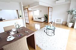 プライムアーバン町屋サウスコート 6階2LDKのリビング/ダイニング