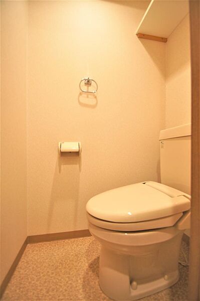 画像17:トイレは暖房便座となっております。