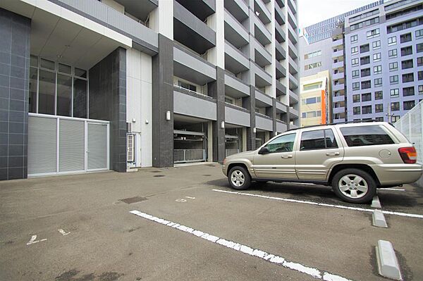 画像27:敷地内平置き・機械式駐車場、空き状況要確認。