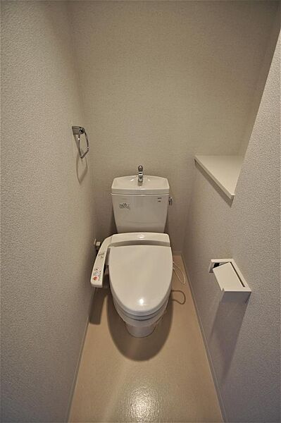 画像15:トイレは人気の温水洗浄機能付きです。