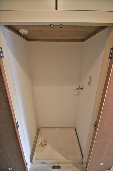 画像16:洗濯機置き場、防水パンは備え付けです。