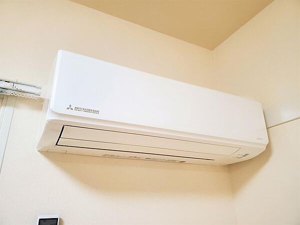 画像8:エアコンがあるので室内の温度調節ができます。