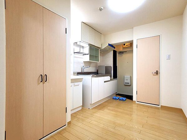画像11:広いキッチンは調理スペースもあり、使い勝手良好です。経済的な都市ガスです。