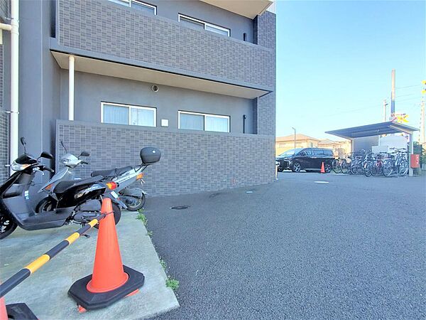 画像29:敷地内駐輪場、バイク置場があります。