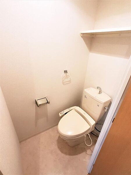 画像17:トイレは温水洗浄機能付きです。
