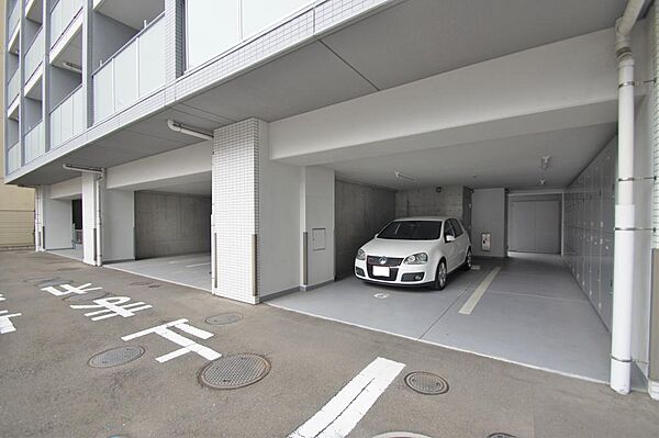 画像27:駐車場は平置き・機械式があります。27,000円〜