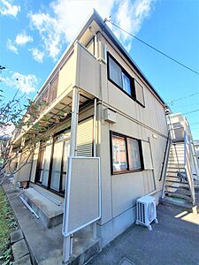 外観：軽量鉄骨造2階建てアパート