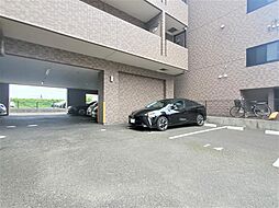 8 / 11