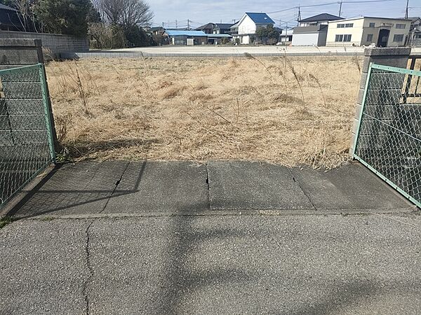 出入口　間口約3.8ｍ　住宅建築の場合は拡幅不可