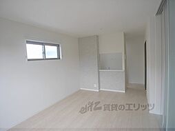 京都市営烏丸線 北大路駅 バス19分 西賀茂車庫前下車 徒歩8分の賃貸アパート 1階1LDKのリビング/ダイニング