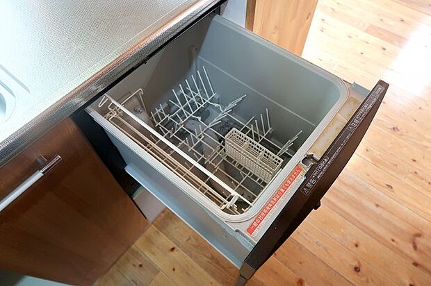 キッチンにはビルトイン食洗機があるので、日々の洗い物を手助けしてくれます！