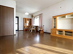 富山市月岡西緑町　中古戸建 4LDKのリビング/ダイニング