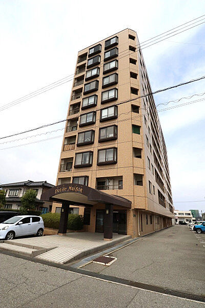 apartment 富山県富山市天正寺1076
