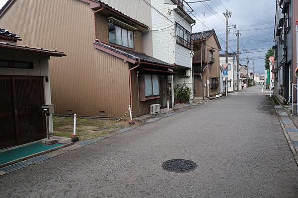 前面道路（幅員6m）西側→東側
