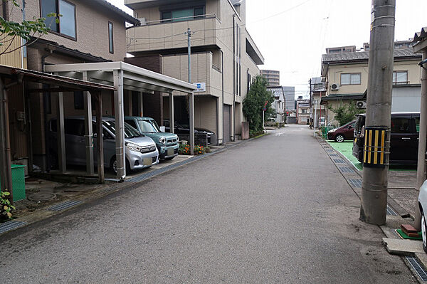 前面道路（幅員6m）東側→西側
