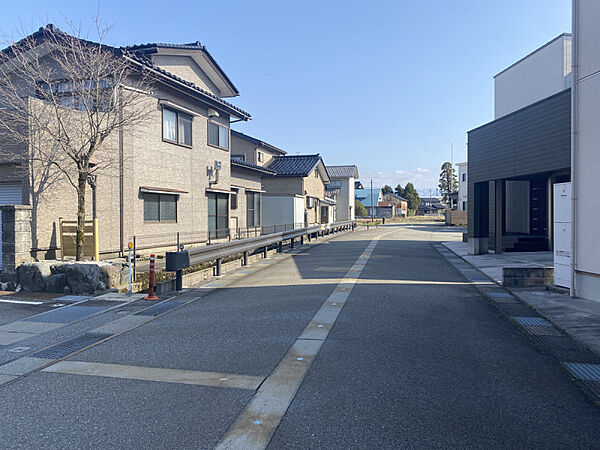 西側道路（幅員6m）融雪あり
