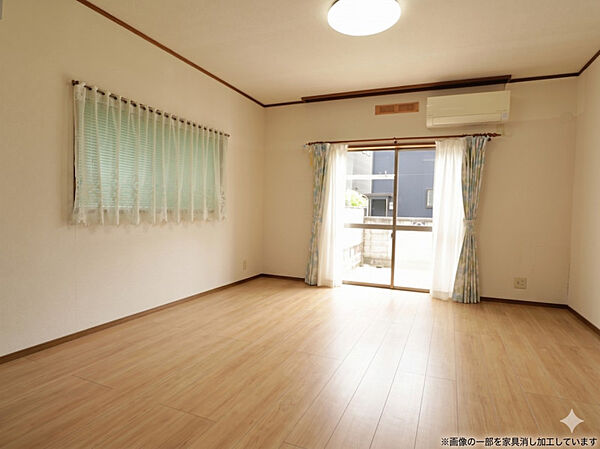 リビング2※画像の一部を家具消し加工しています