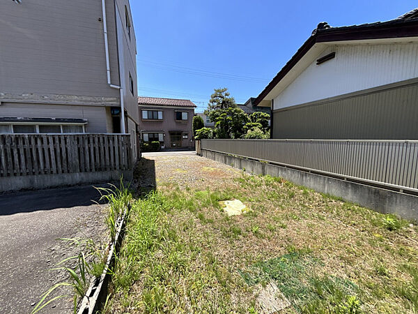敷地内から見た南側の様子