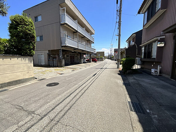 前面道路6.6ｍ、西側からの様子