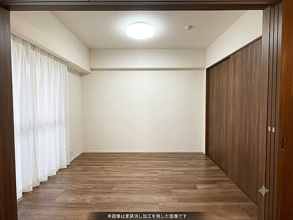 リビング側から見る隣接洋室5帖（家具消し処理をしています）