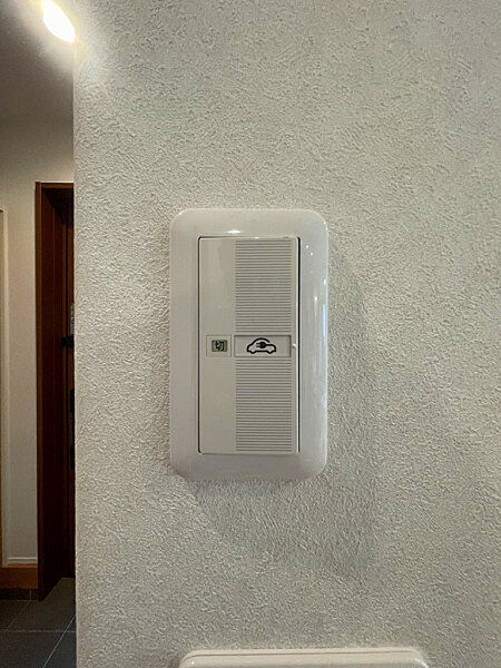EVコンセント　スイッチ