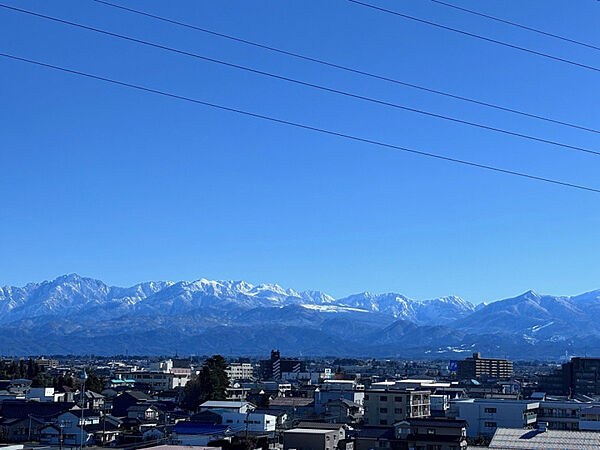 バルコニーからの東側・立山連峰眺望