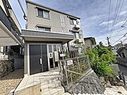 六甲駅より徒歩15分 築10年10ヶ月 3階建の賃貸物件