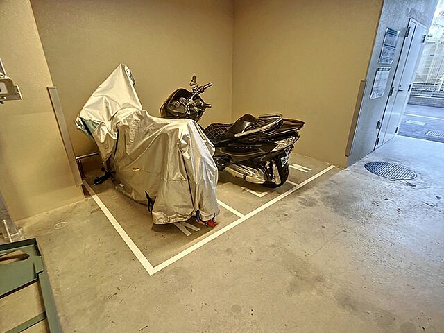 24 / 28