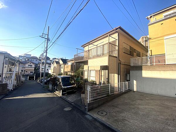 南西道路側建物と距離があるため、プライバシーが守れます。